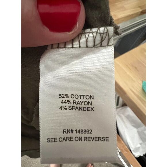 TORRID SZ.2 (2X) DUSTY OLIVE CLASSIC FIT SUPER SOFT SLUB CREWNECK PUFF ART SHIRT - Picture 7 of 7